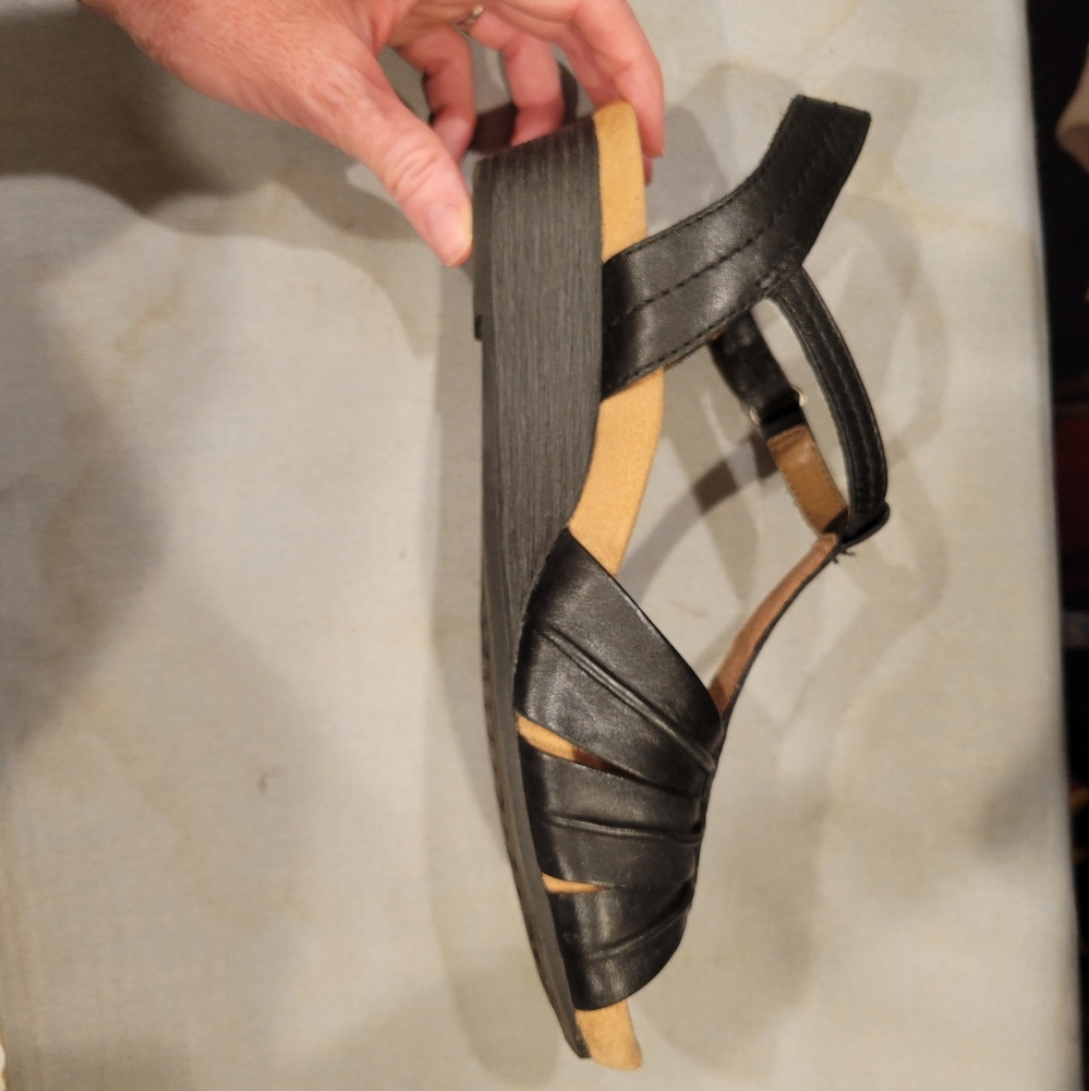 Black Rockport T-strap Sandals, Size 8